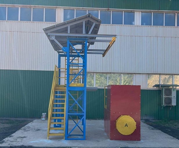  п. Яковлево. ООО "Яковлевский ГОК" проводит тренировки на учебном полигоне для повышения уровня безопасности при работе на высоте. В данном процессе используются полигоны "Альпинист 01-03-2" и "ПА-ЗП05".